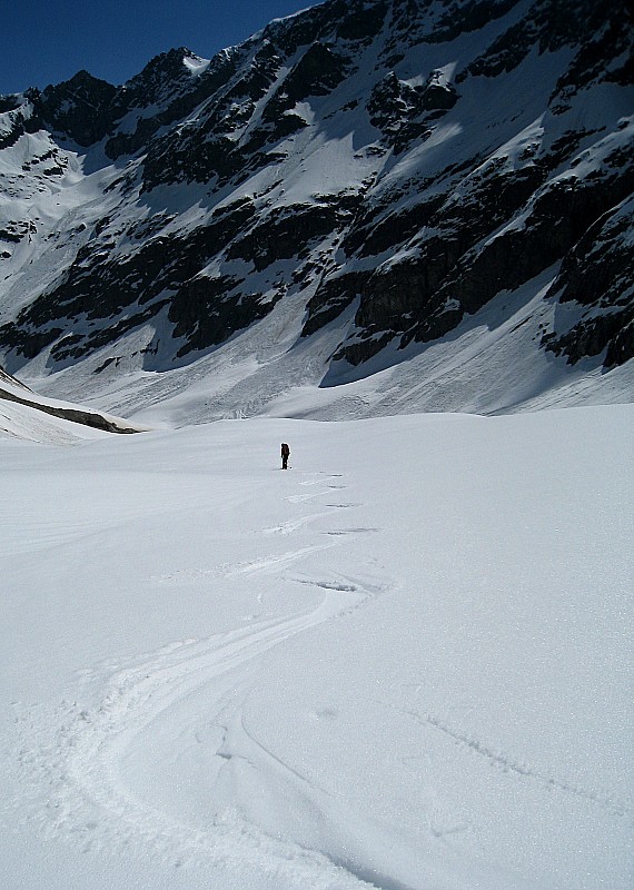 #20 Glacier plate des agneaux : Mais qui donc a fait cette trace ?? Glacier plate des agneaux : Mais qui donc a fait cette trace ??