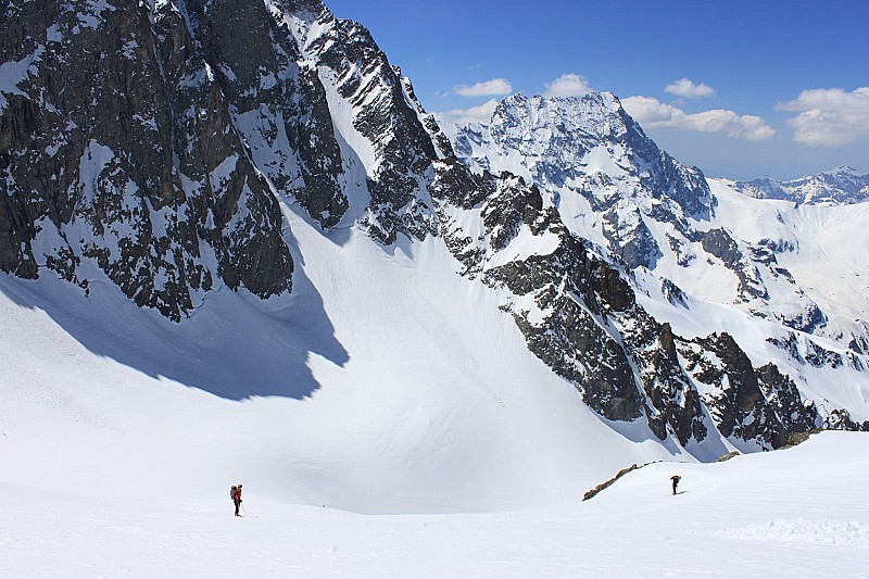 #38 -38- : Descente sur le glacier des Aupillous devant le Sirac -38- : Descente sur le glacier des Aupillous devant le Sirac