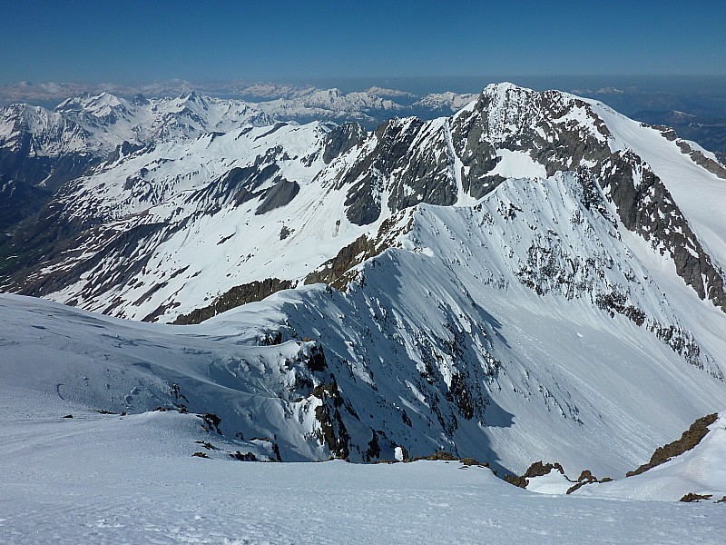 #9 Arête SW du dôme des glaciers : Du dôme,vue plongeante sur l Arête SW du dôme des glaciers : Du dôme,vue plongeante sur l'arête.Au fond,le Mt Tondu avec à gauche, son couloir E