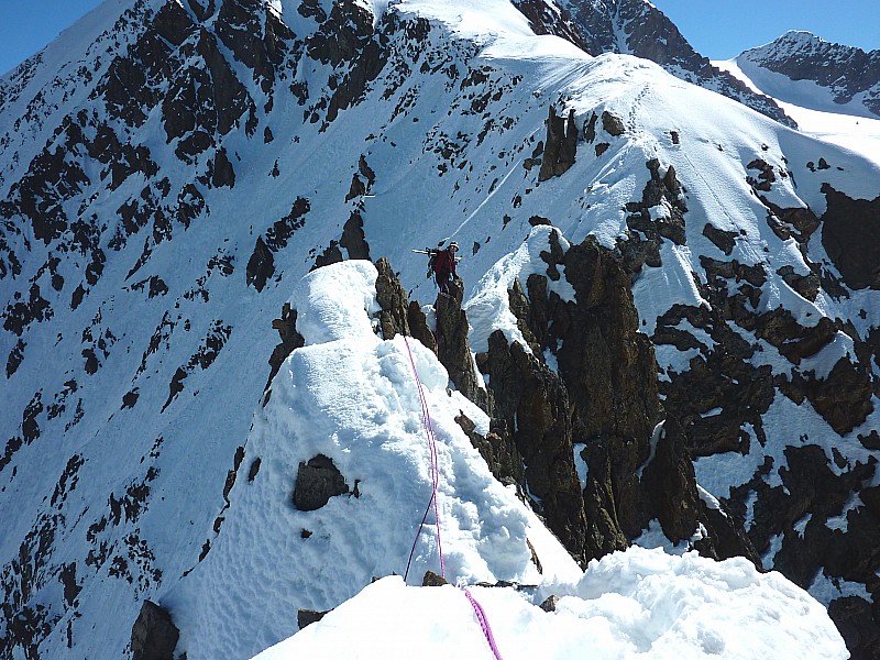 #6 Arête SW du dôme des glaciers : Quelques passages de mixte aérien Arête SW du dôme des glaciers : Quelques passages de mixte aérien