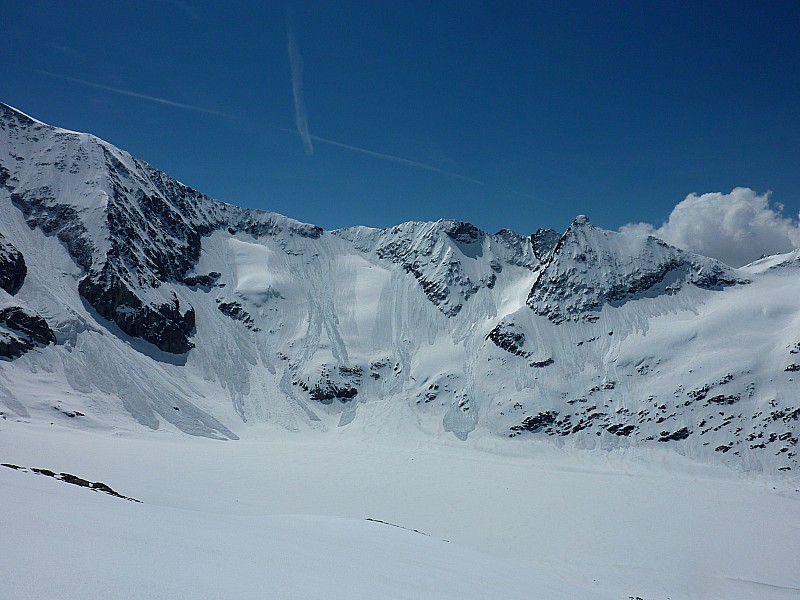 #1 Face N du col des glaciers : Le col des glaciers au centre.L Face N du col des glaciers : Le col des glaciers au centre.L'arête SW du dôme des Glaciers à gauche.