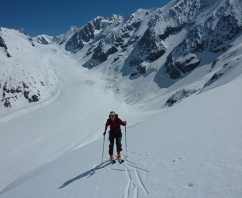 #10 Mt Tondu face N Est : Montée au col du Mt Tondu. Vue sur le haut du glacier de Tré la tête. Mt Blanc au dessus du col Infranchissable. Aig. N et central de Tré la Tête, la Lée Blanche, pentes NW du dôme des glaciers. Mt Tondu face N Est : Montée au col du Mt Tondu. Vue sur le haut du glacier de Tré la tête. Mt Blanc au dessus du col Infranchissable. Aig. N et central de Tré la Tête, la Lée Blanche, pentes NW du dôme des glaciers.
