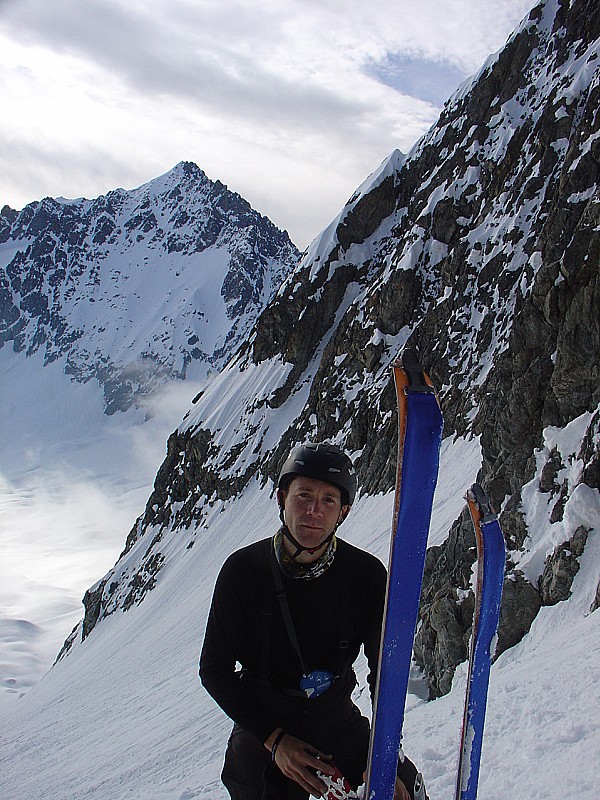 #1 Eric L : Et hop, les skis sur le dos.. Eric L : Et hop, les skis sur le dos..