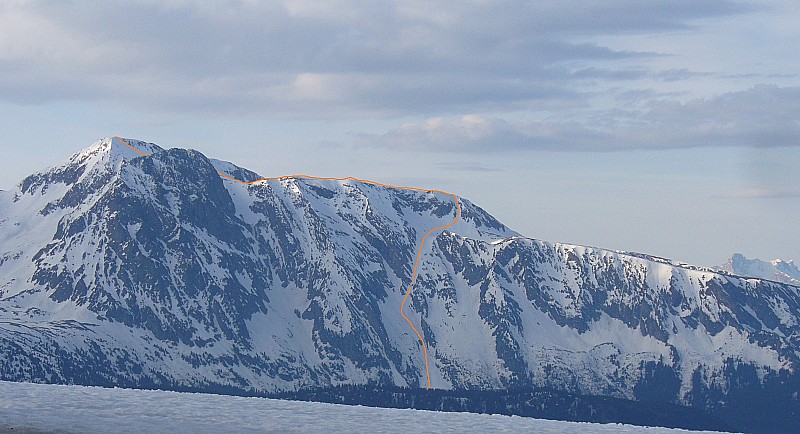 #1 Itinéraire de décente : L Itinéraire de décente : L'itinéraire de descente du couloir de la Croix Pinelli et de la rive droite. Photo prise un mois plus tôt de Chamrousse.
