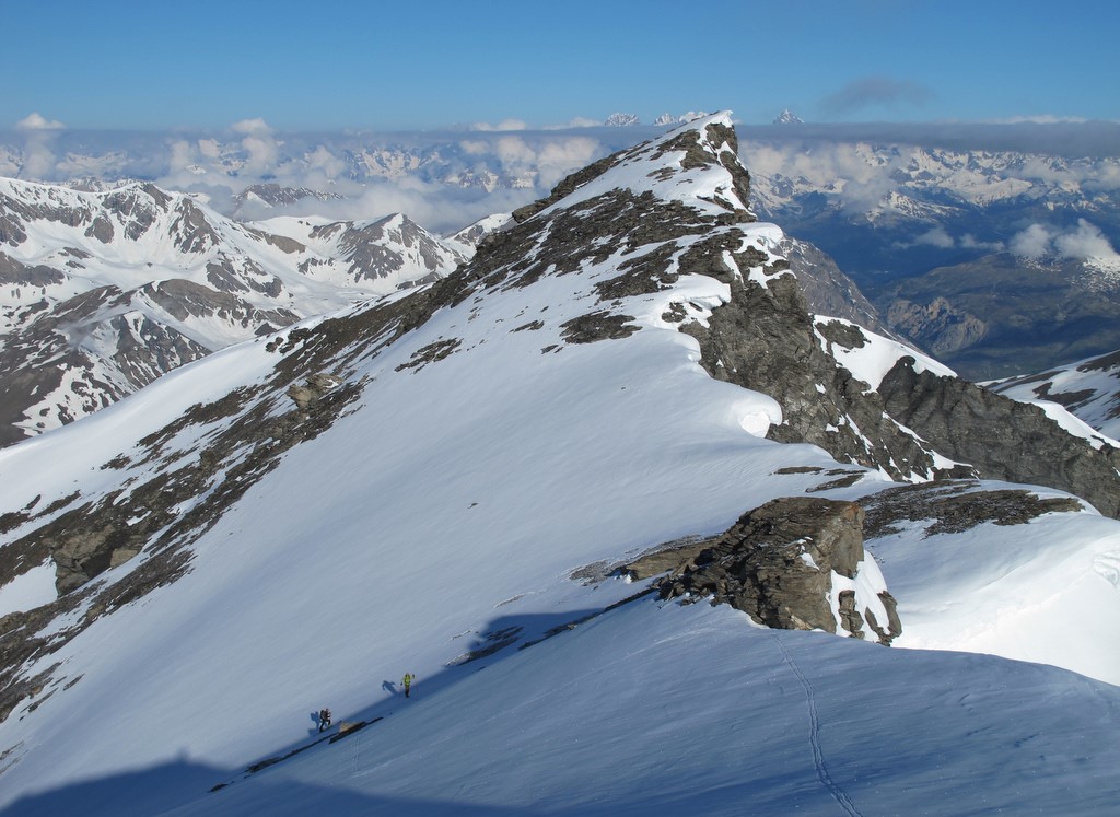 #6 Ailefroide, Pelvoux, Ecrins... : ...emmergent au dessus des brumes, derrière la Cime de Clausis. Ailefroide, Pelvoux, Ecrins... : ...emmergent au dessus des brumes, derrière la Cime de Clausis.