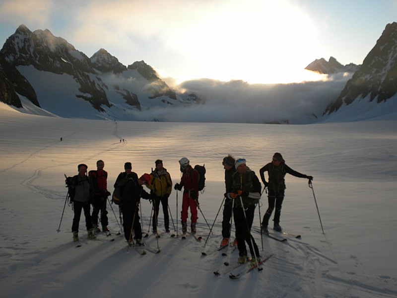 #10 dome 10 : le groupe se repose avant l dome 10 : le groupe se repose avant l'attaque final....