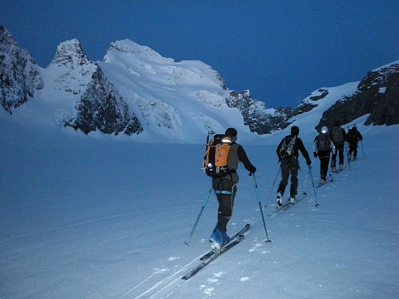#6 dome 6 : au petit matin la troupe se met en action dome 6 : au petit matin la troupe se met en action
