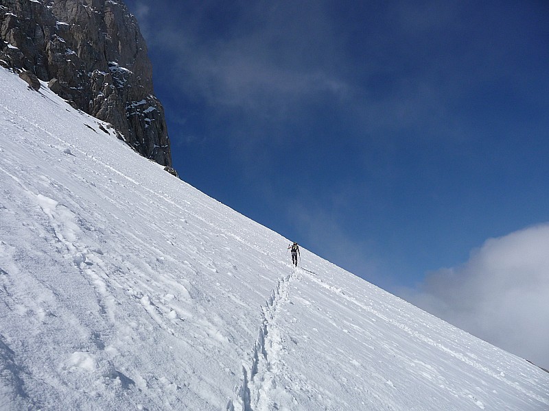 Approche sous le couloir : Jib assure la trace