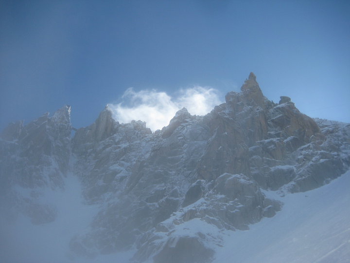 #6 good bye l good bye l' aiguille : les nuages montes peu à peu