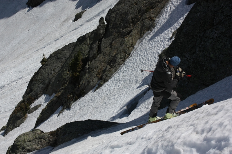 #6 Couloir rive droite : L Couloir rive droite : L'étroiture est dure : on sort le piolet !