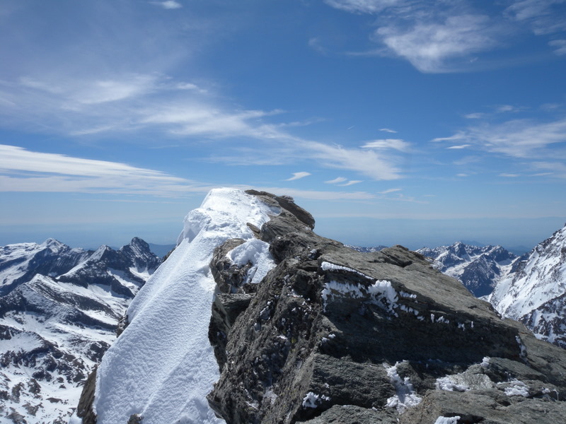 Sommet de l'Ouille d'Arbéron : Comme le disait Pierre Chapoutot, la montagne, c'est ... pointu !