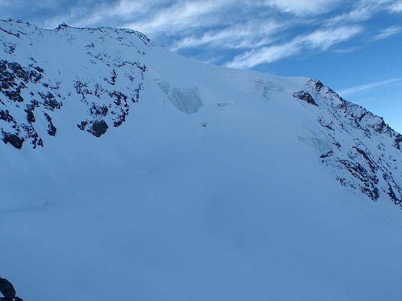glacier sommital : Bonnes conditions jusqu'au sommet (skiable) à ce jour.