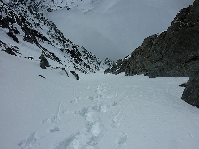 #11 Mt Vélan couloir septentrional : Vue du sommet du couloir.A ce moment la, on pensait que l Mt Vélan couloir septentrional : Vue du sommet du couloir.A ce moment la, on pensait que l'on aurait droit a une descente de rêve mais on va vite déchanter