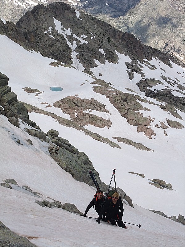 #6 Couloir Nord : Un dernier effort, le lac de Galiera au second plan. Couloir Nord : Un dernier effort, le lac de Galiera au second plan.