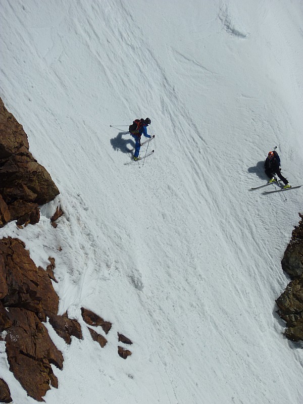 #9 Ski extrême : 3 skieurs redescendent directe sur l Ski extrême : 3 skieurs redescendent directe sur l'Italie