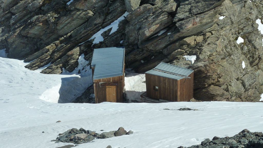 #11 cabane du Grand Col : une bonne option si on veut couper la course en deux cabane du Grand Col : une bonne option si on veut couper la course en deux