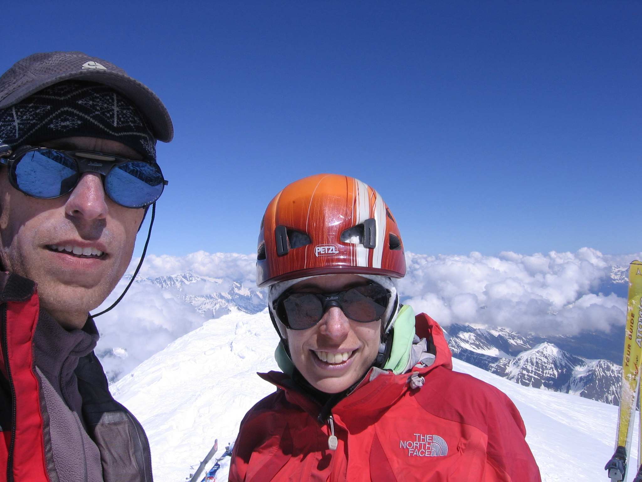 Sommet ! : Evelyne et Gégé, deux ex-cafiste de Gre qui se retrouvent 10ans plus tard au sommet du Mont-Blanc !
Alors qu'est-ce tu deviens ?