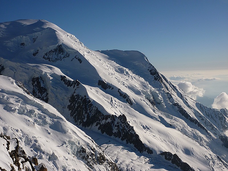 #6 Mont Blanc : l Mont Blanc : l'itinéraire de descente : vue partielle depuis les Cosmiques vendredi soir