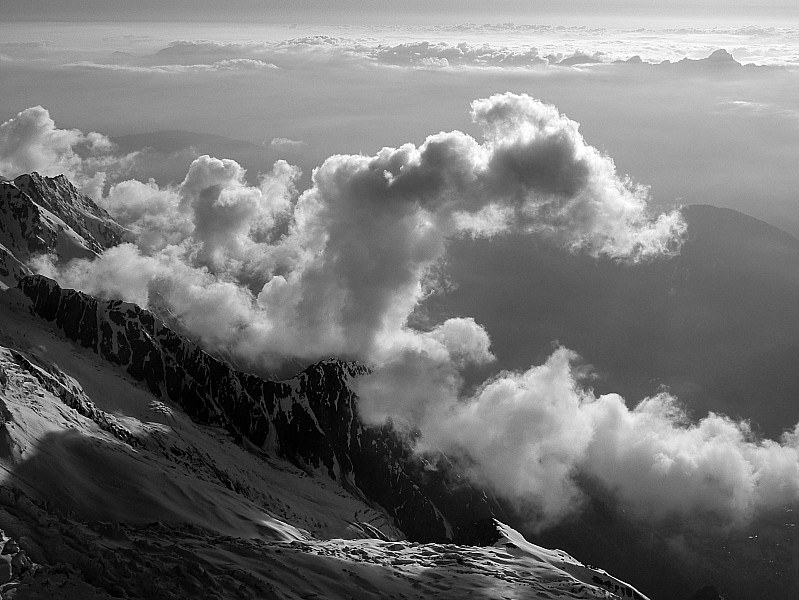 Mont Blanc : légers cumulus vendredi soir sur la Jonction