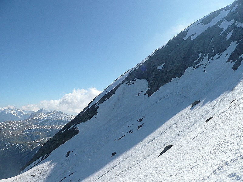 #2 La sortie de la "facette : Pas de difficultés pour sortir de la "facette" nord. La sortie de la "facette : Pas de difficultés pour sortir de la "facette" nord.