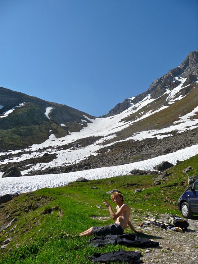 #13 Far-niente : au-dessus, le fameux petit névé qui ne nous permet de chausser qu Far-niente : au-dessus, le fameux petit névé qui ne nous permet de chausser qu'à 5min de la voiture
