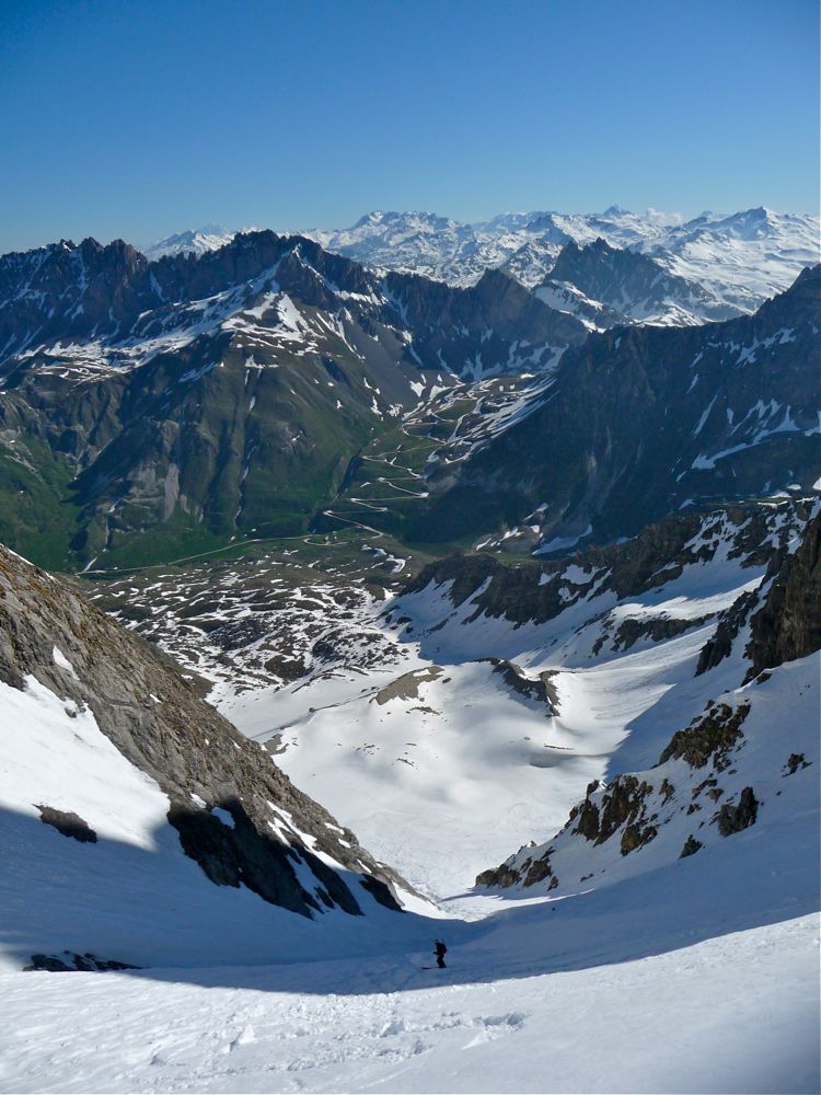 #11 Milieu du couloir : Bien large ! En bas, les Mottets déneigés Milieu du couloir : Bien large ! En bas, les Mottets déneigés