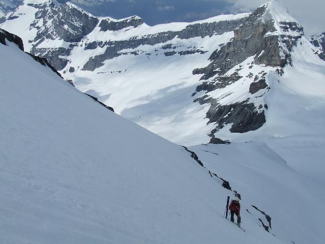 #4 La Tour Sallière : La neige est toujours aussi pourrie au dessus des barres, quelques caillasses nous sifflent au oreilles La Tour Sallière : La neige est toujours aussi pourrie au dessus des barres, quelques caillasses nous sifflent au oreilles