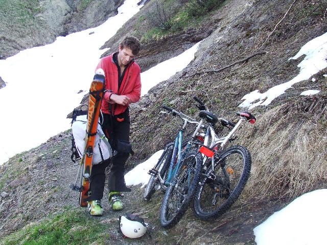 #1 La Tour Sallière : aller, ça ira, on stoppe là, de gros névés nous empechent d La Tour Sallière : aller, ça ira, on stoppe là, de gros névés nous empechent d'aller plus loin.