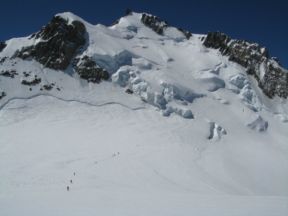 #10 Mont Maudit : Pas mal de monde est parti en direction du Mont-Blanc avec la 1ère benne Mont Maudit : Pas mal de monde est parti en direction du Mont-Blanc avec la 1ère benne