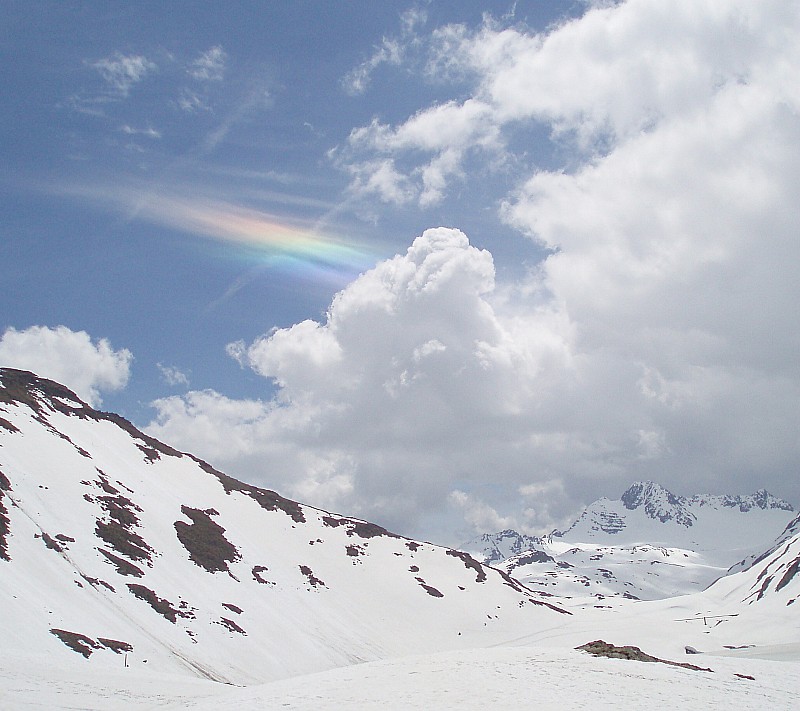 #9 Phénomène météo : Quelqu Phénomène météo : Quelqu'un peut-il nous dire quel est ce phénomène d'arc en ciel d'altitude au dessus du grand Sauvage?