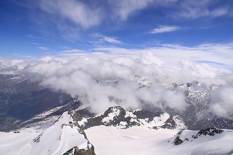 #4 Des nuages partout : Fletshhorn et Lagginhorn dans les nuages Des nuages partout : Fletshhorn et Lagginhorn dans les nuages