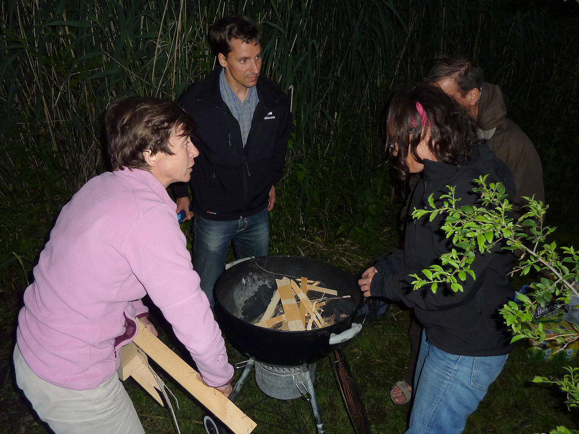 Feu ! : Isa, Jeroen, topofred et Zanne s'apprêtent à faire jaillir la flamme.