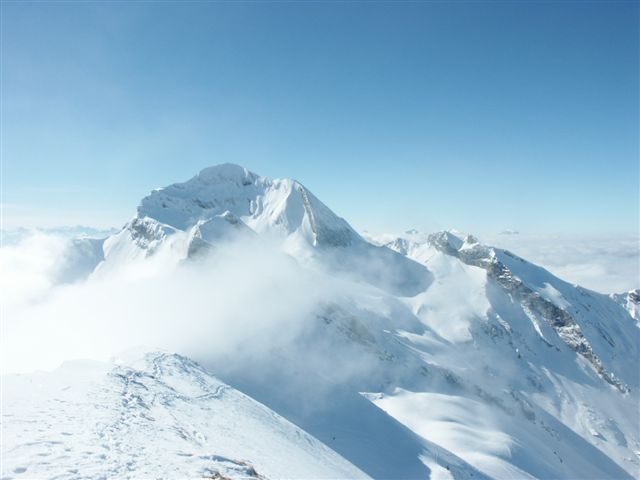 #1 Tête de l Tête de l'Aulp : Crête sommitale sur fond de Charvin.