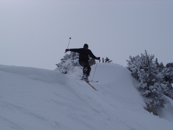 David le freerider : David joue au djeuns' sur une corniche du grand Som