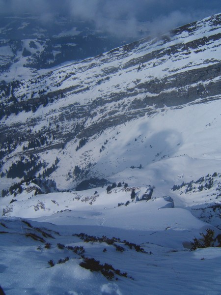 #3 l l'itinéraire depuis le haut : Depuis le sommet: 700m plus bas, la combe de la Blonnière.