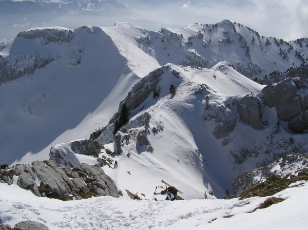 #1 Arrêtes de Malissard : Anne-Cé arrive au sommet - Vue sur les arrêtes finales de la montée aux lances Arrêtes de Malissard : Anne-Cé arrive au sommet - Vue sur les arrêtes finales de la montée aux lances