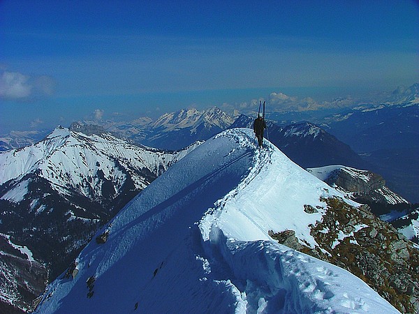 Sommet : L'arête sommitale effilée.