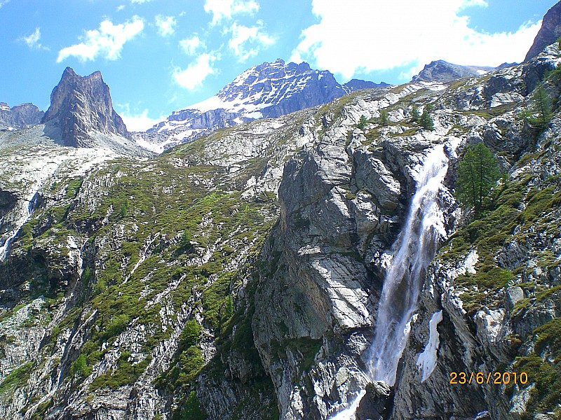 #15 Vallée de Rochemolles : Cascade au dessus du refuge Scarfiotti. Vallée de Rochemolles : Cascade au dessus du refuge Scarfiotti.