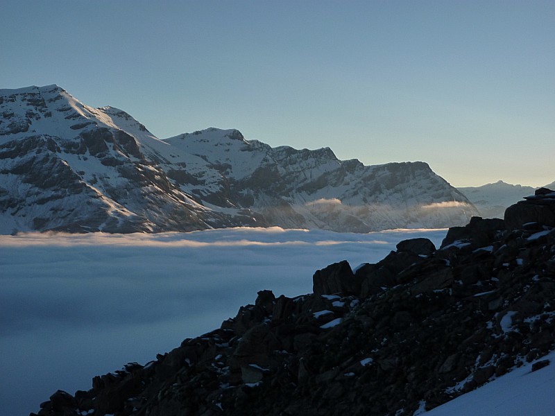 #5 Mer de nuages : Le soleil vient caresser la mer Mer de nuages : Le soleil vient caresser la mer