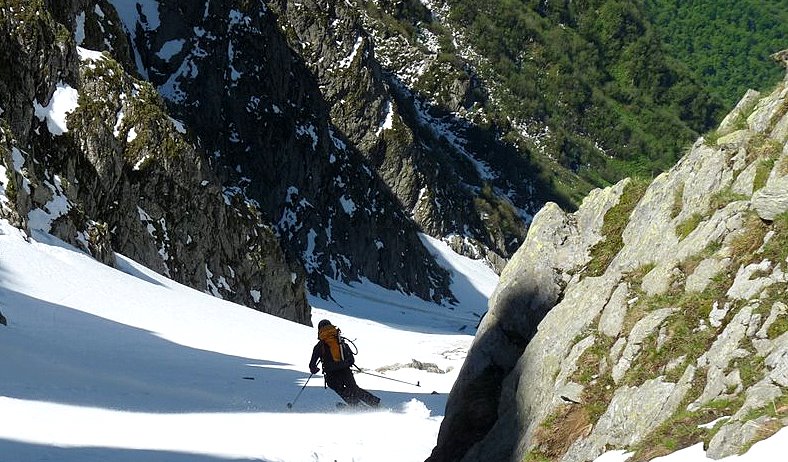 #9 Partie haute du couloir : legerement dur, bon grip, parfait Partie haute du couloir : legerement dur, bon grip, parfait