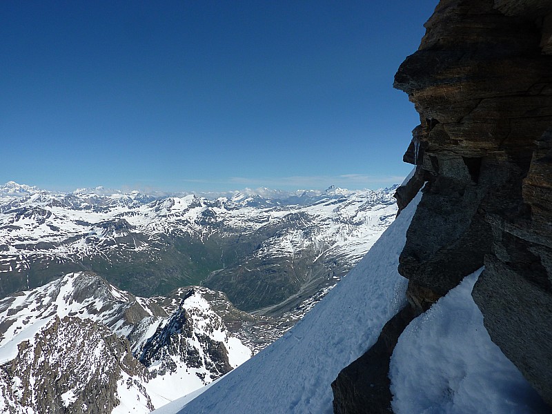 #16 Sous le sommet : Autre direction Sous le sommet : Autre direction