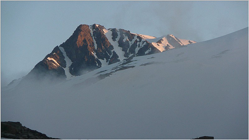 #3 Ref de l Ref de l'Etendard : Aiguille Noire se degageant