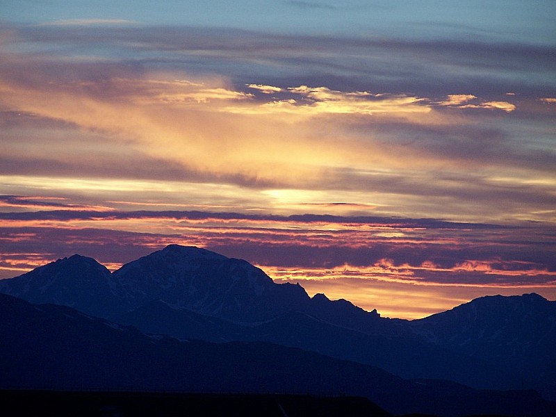 #11 Aig de Peclet Face W : Couché du soleil derrière le grand Mont du Fût. Aig de Peclet Face W : Couché du soleil derrière le grand Mont du Fût.