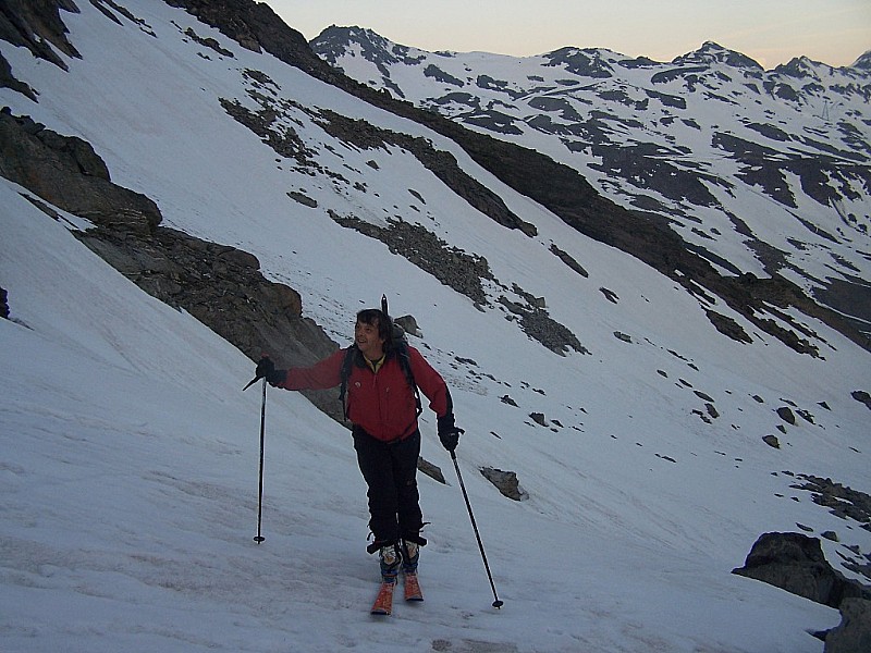 #6 Aig de Peclet, face W : Jérôme dans la montée du premier ressaut glaciaire. Aig de Peclet, face W : Jérôme dans la montée du premier ressaut glaciaire.