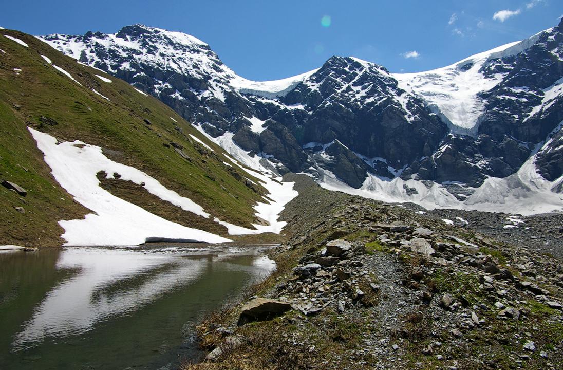 #12 Le canal de ski d Le canal de ski d'été : Secrêt de la longévité de la course... le canal situé entre les grands versants et la moraine du Glacier Inférieur des Balmes... qui est un piège à neige.