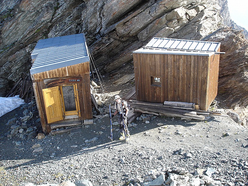 #4 la cabanne : abris du grand col 2935M la cabanne : abris du grand col 2935M