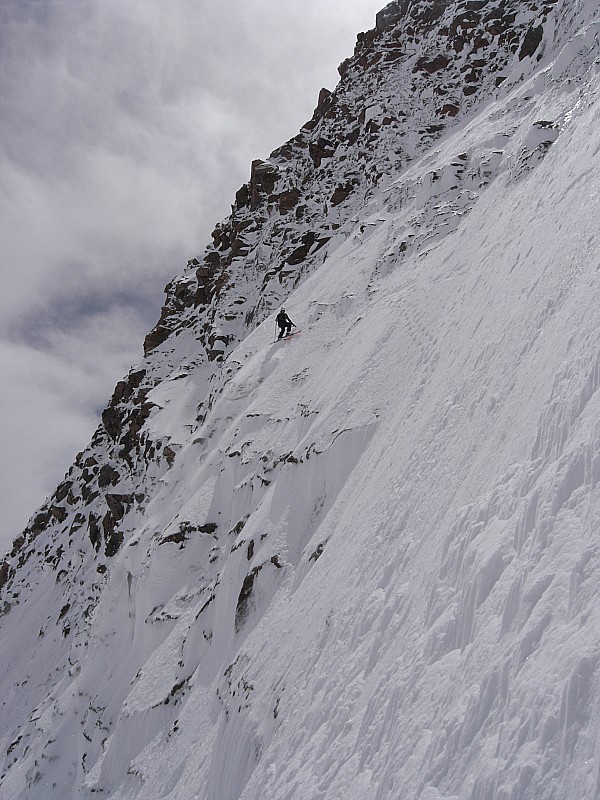 #3 Passage du Z : A la moitié, une petite étroiture verglacée.
C Passage du Z : A la moitié, une petite étroiture verglacée.
C'est le passage le plus délicat à skier de la descente.