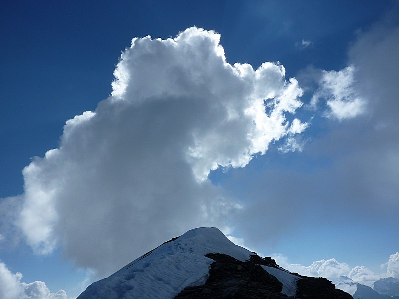 #9 Signal de Méan Martin : Ca chauffe. Déjà de gros cumulus à 9h. Ils ont annoncé de l Signal de Méan Martin : Ca chauffe. Déjà de gros cumulus à 9h. Ils ont annoncé de l'orage.
