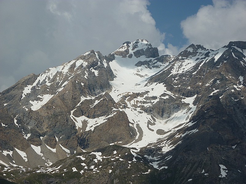 #15 La Tsanteleina : Glacier du Quart dessus vu depuis les premiers lacets du col de l La Tsanteleina : Glacier du Quart dessus vu depuis les premiers lacets du col de l'Iseran. Veloski a bien fait de le passer en 4.1.