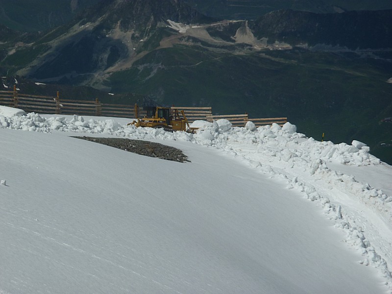 #16 Travaux : Ils ouvrent tous les accès en altitude au bulldozer Travaux : Ils ouvrent tous les accès en altitude au bulldozer